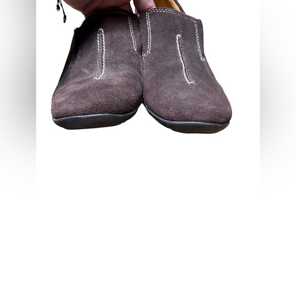 Naturalizer Brown Suede Leather Slip On Loafer.   Size 7 1/2W - Picture 2 of 6